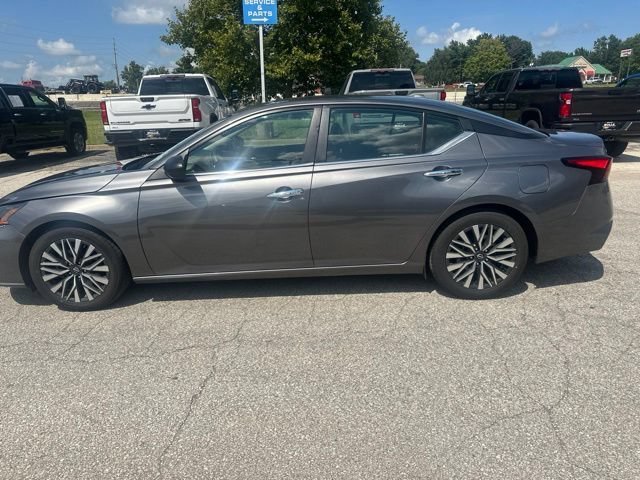 Used 2024 Nissan Altima SV with VIN 1N4BL4DV7RN370929 for sale in Kansas City