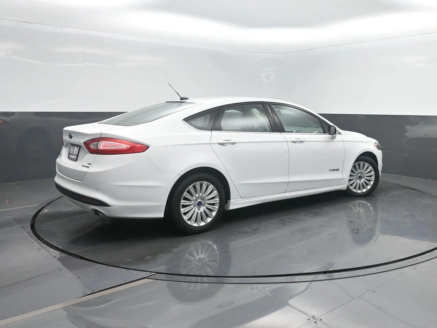 Used 2014 Ford Fusion SE Hybrid with VIN 3FA6P0LU8ER271941 for sale in Charles City, IA