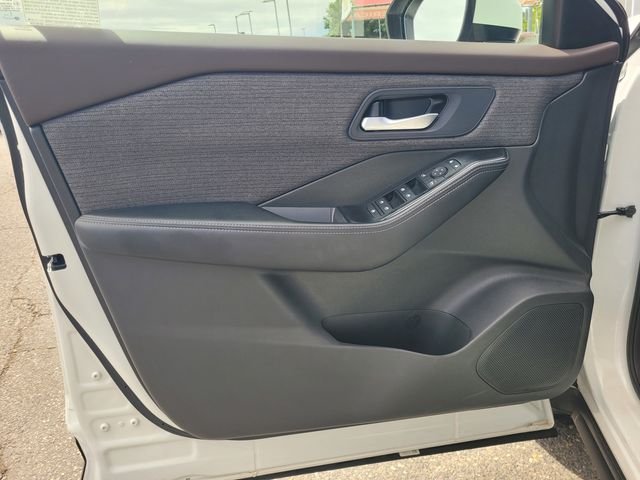 Used 2023 White Nissan SV image 18