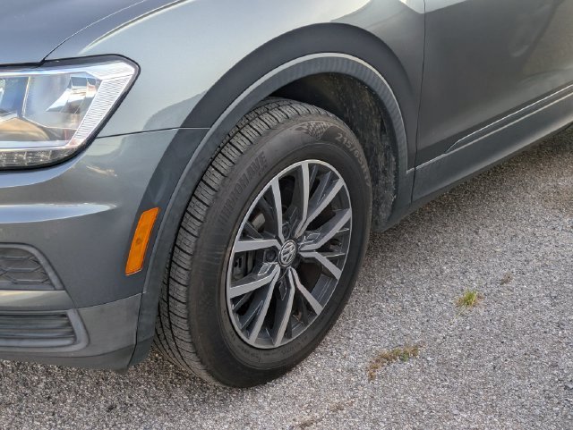 Used 2019 Gray Volkswagen 2.0T SE image 6