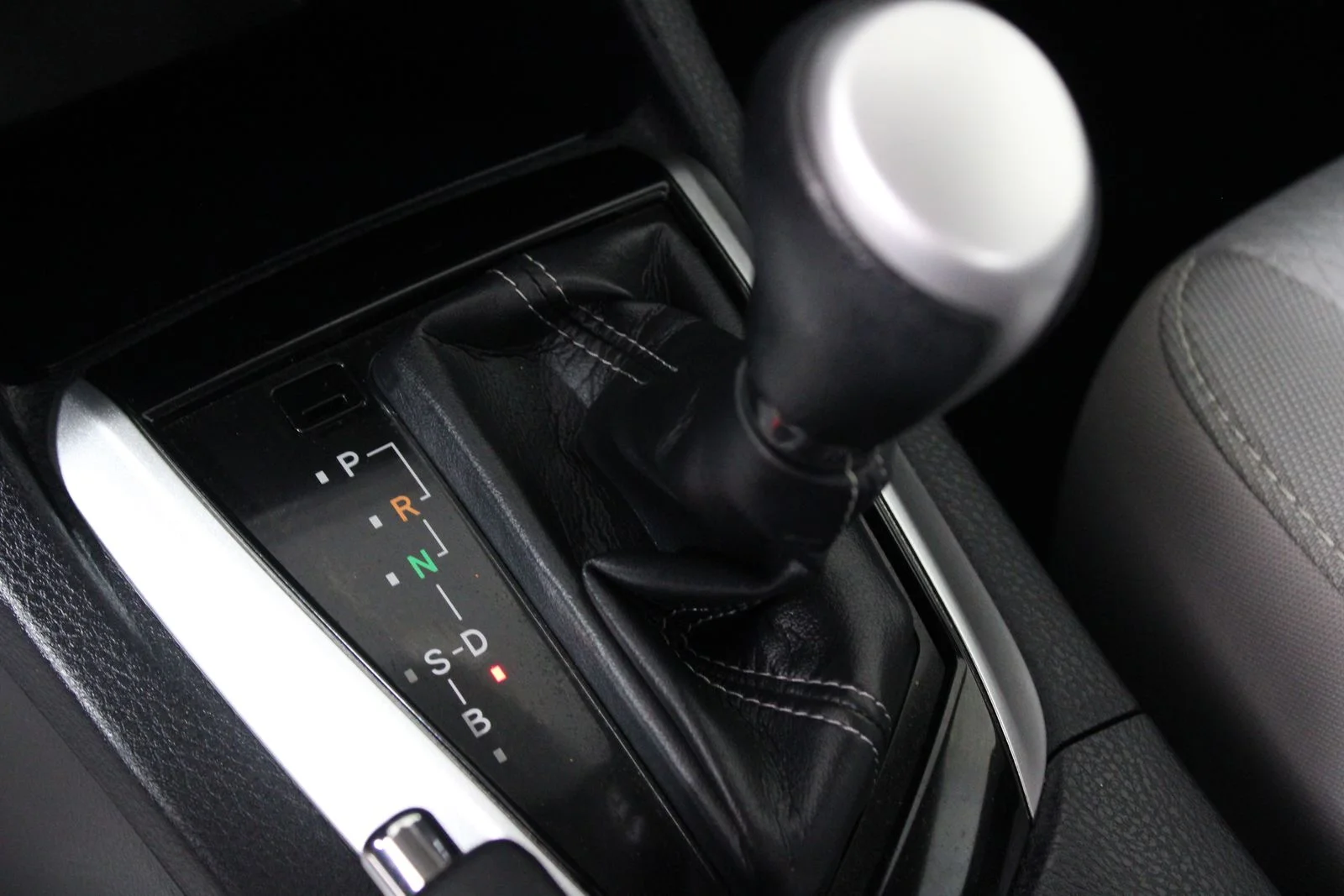 Used 2017 Gray Toyota LE image 16