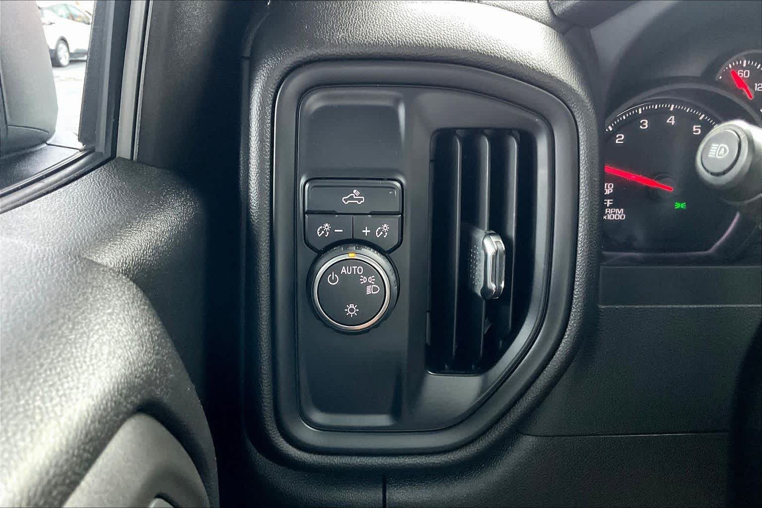 2023 Chevrolet Silverado 1500 Custom - Photo 32