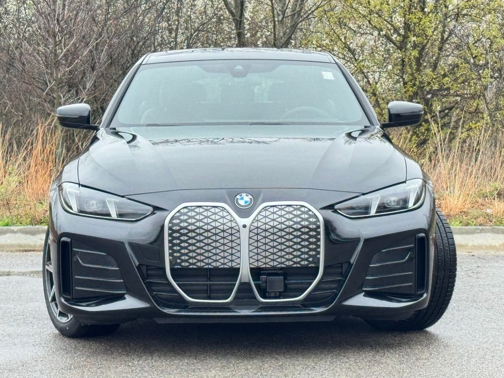 New 2026 Black Sapphire Metallic BMW xDrive40 image 2