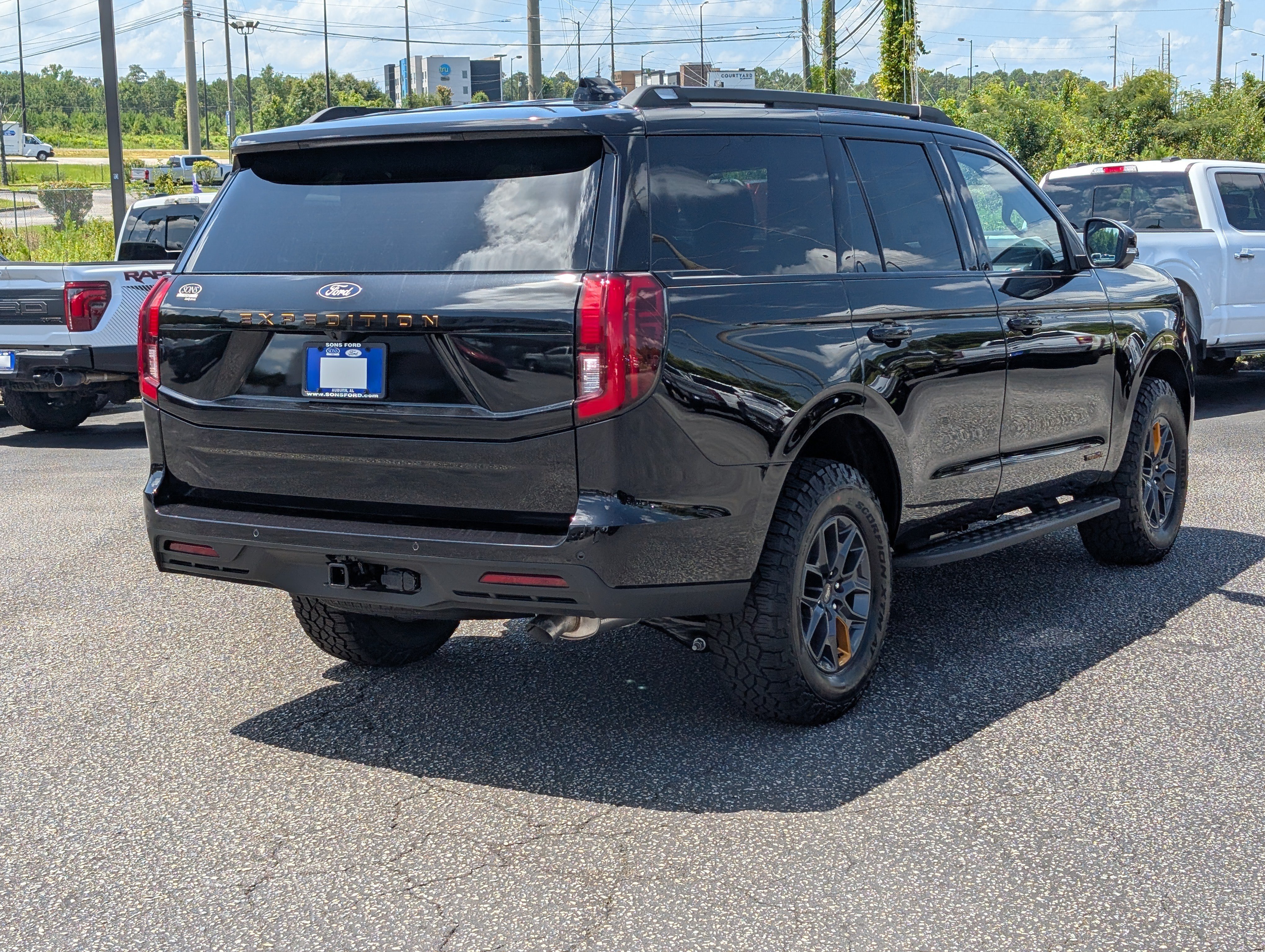 New 2027 Agate Black Metallic FORD Tremor® image 9