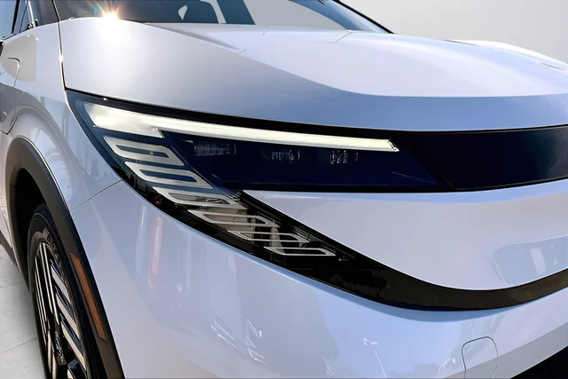 New 2026 Everest White Pearl TriCoat / Super Black Two-tone Nissan SV+ image 16