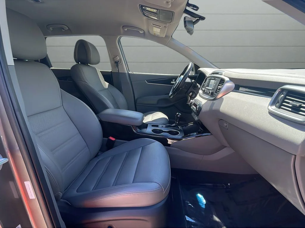 Used 2016 Silver Kia EX image 26