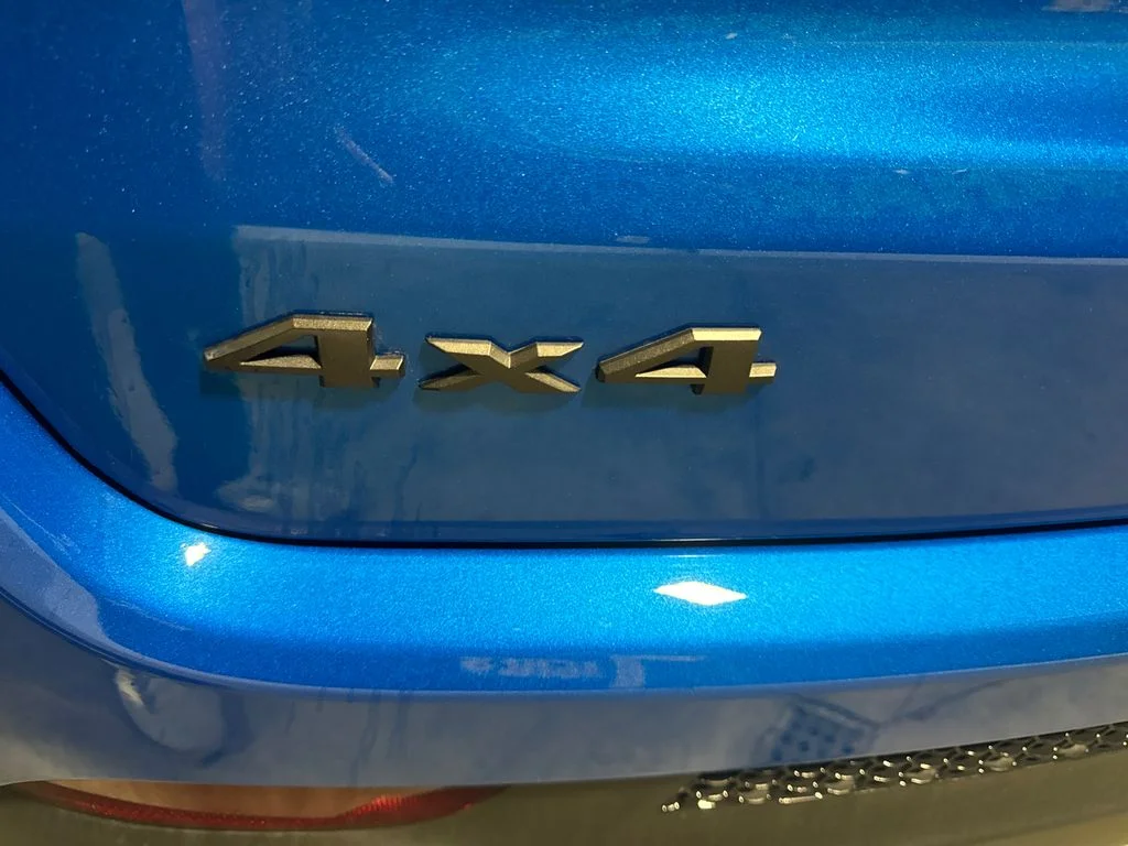 New 2026 Hydro Blue Pearl-Coat Exterior Paint Jeep Latitude Altitude image 9