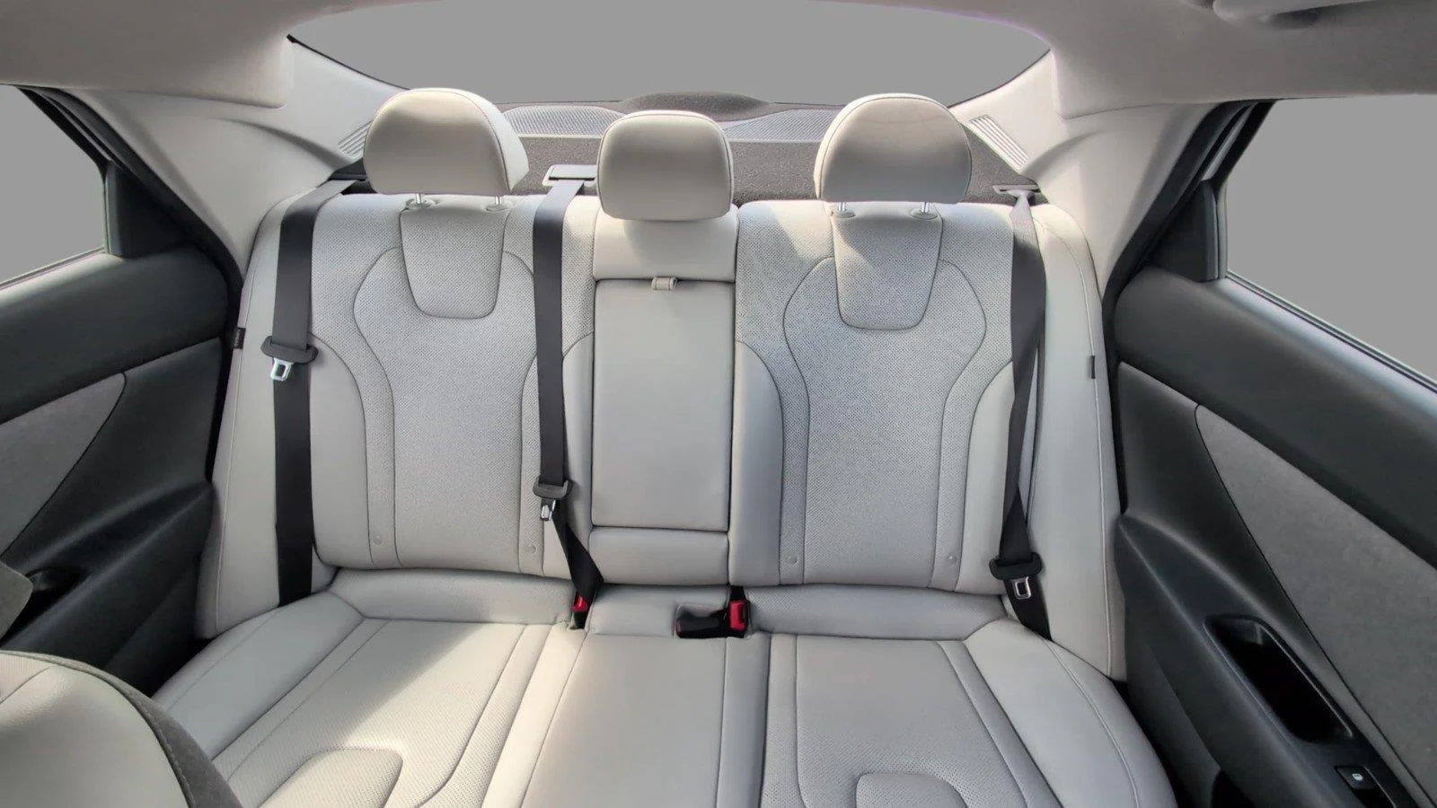 Used 2024 Serenity White Hyundai Limited image 32