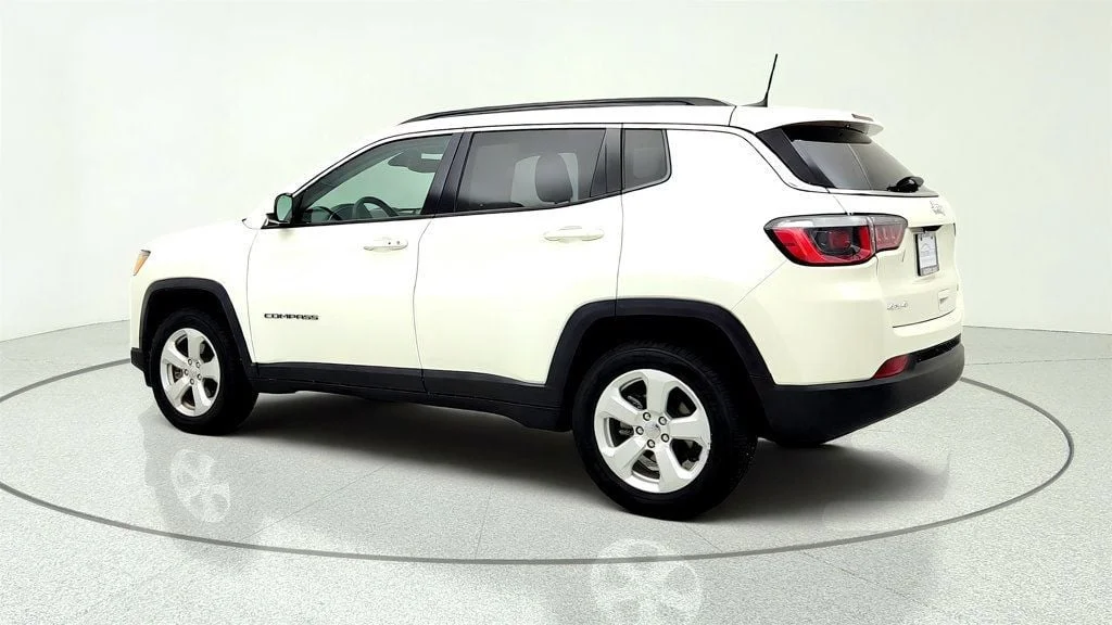 Used 2020 White Clearcoat Jeep Latitude 4x4 w/ Popular Equipment & Cold Weather Groups image 7