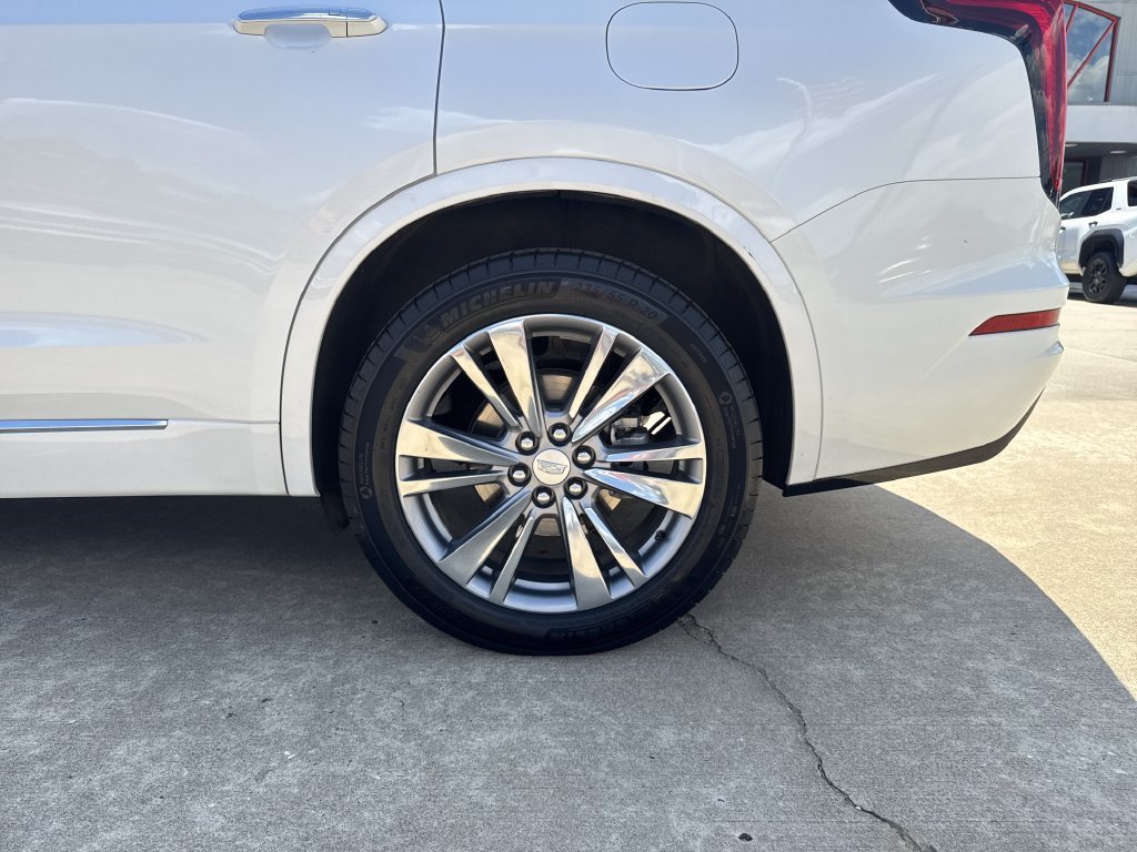 Used 2025 White Cadillac Premium Luxury image 9