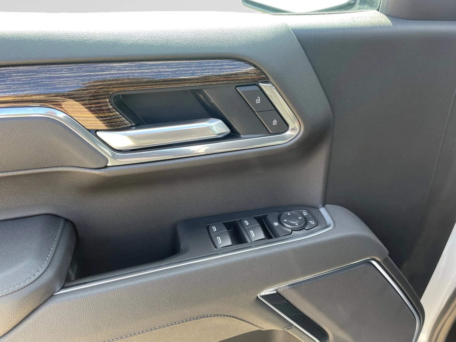New 2026 Summit White GMC Elevation image 12