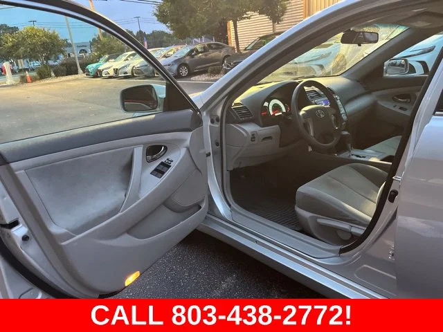 Used 2009 Silver Toyota  image 3