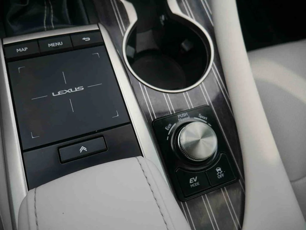 Used 2022 White Lexus 450h image 34