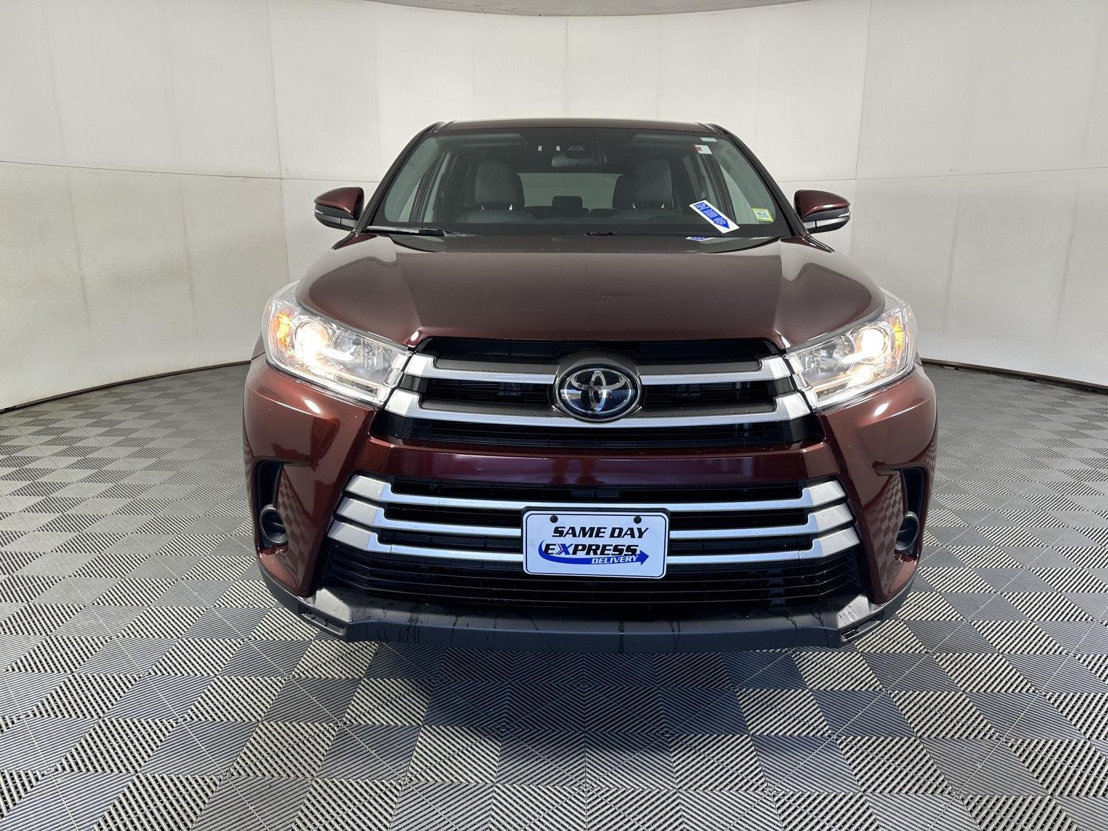Used 2019 Ooh La La Rouge Mica Toyota LE image 3