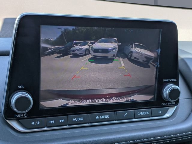 Used 2021 Red Nissan S image 28