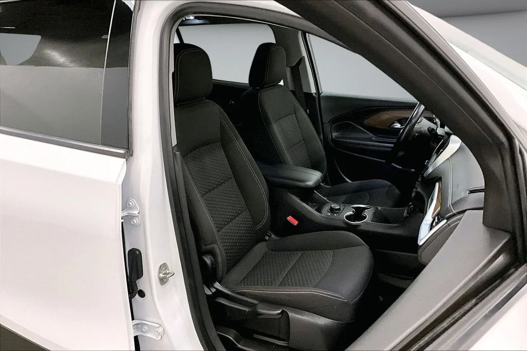 Used 2021 White GMC SLE image 30