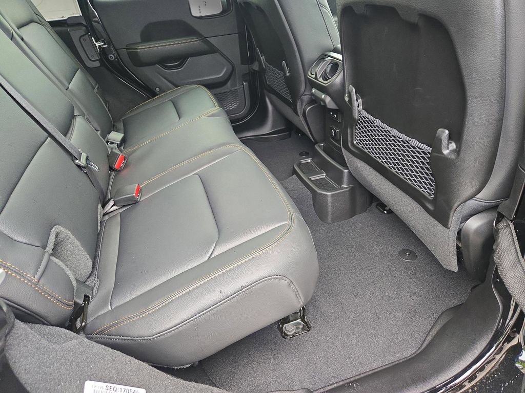 2025 Jeep Wrangler 4-Door Sahara - Photo 36