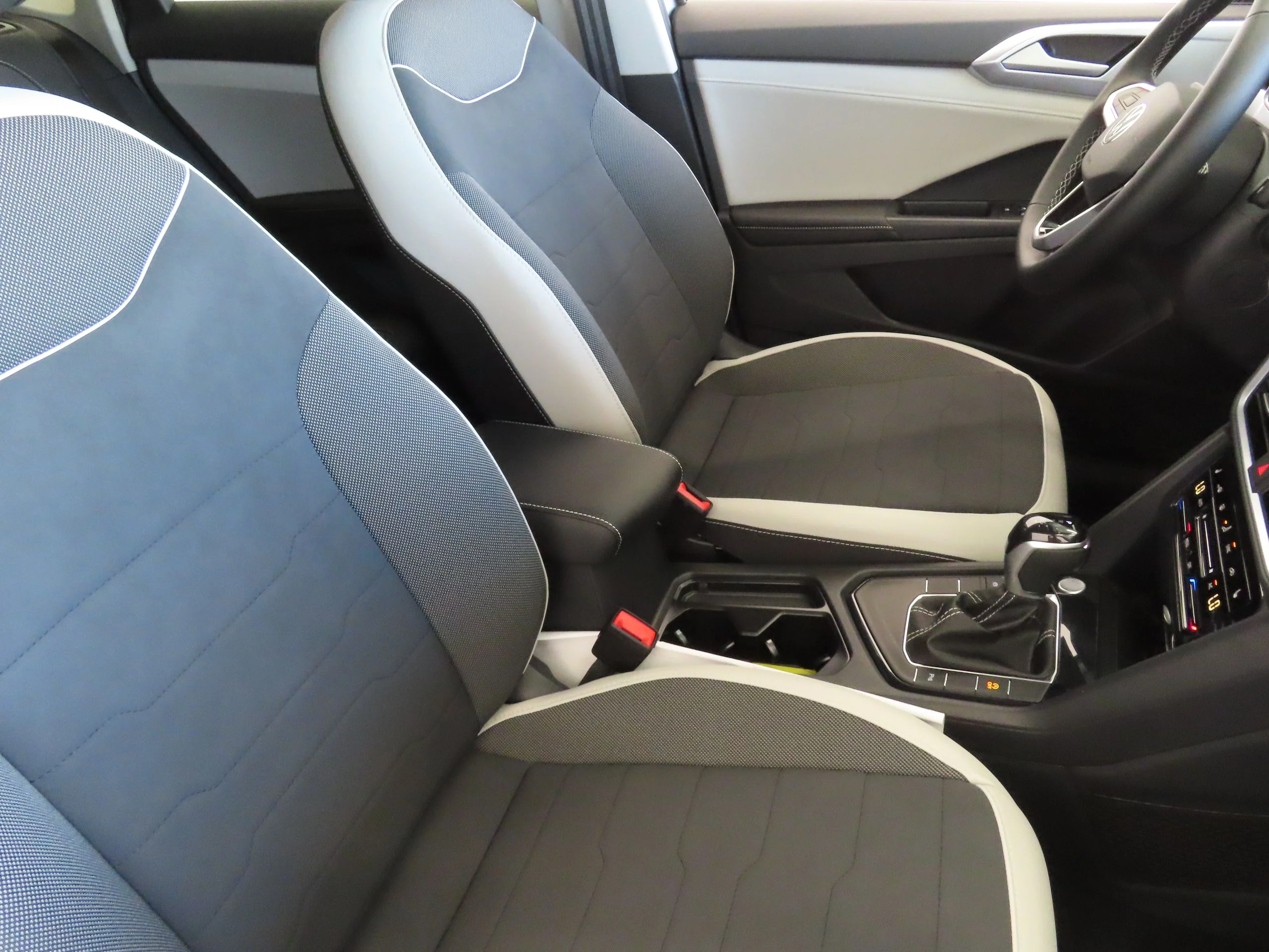 New 2026 Silver Volkswagen 1.5T SE image 24