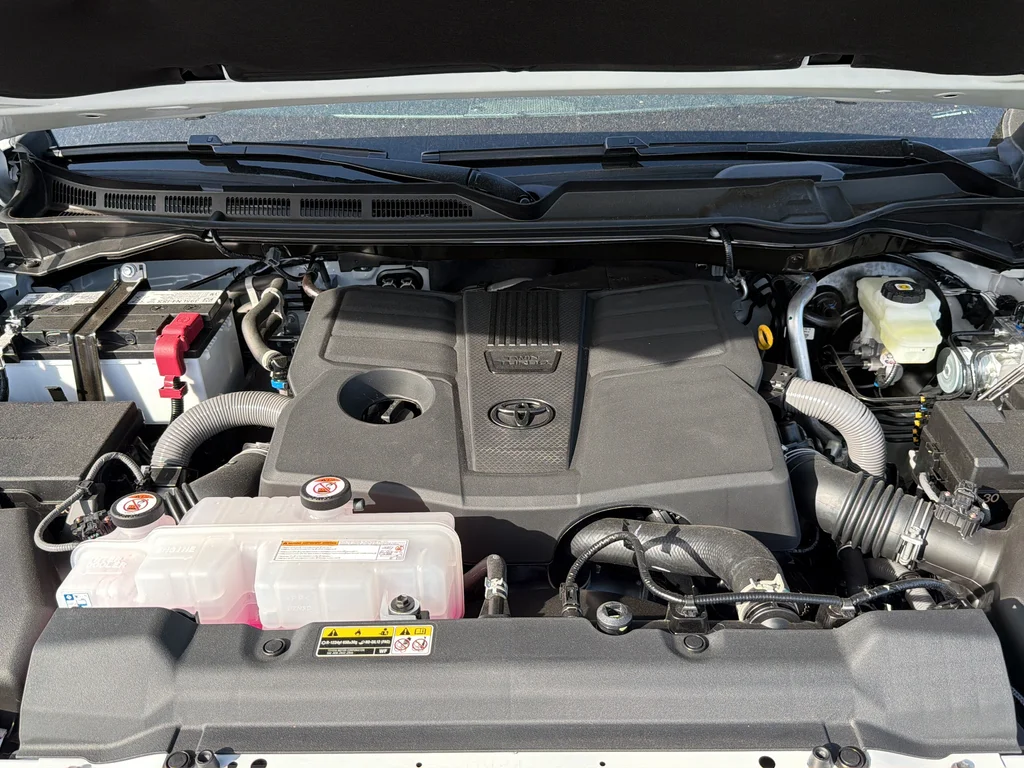 New 2026 Wind Chill Pearl <sup>1</sup> Toyota  Platinum image 22