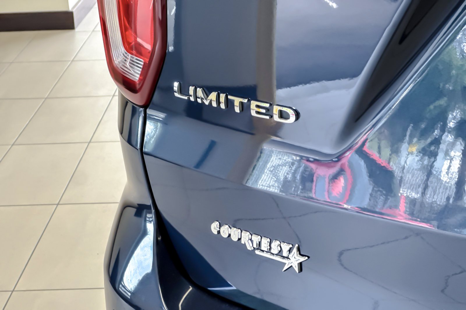 Used 2017 Blue Jeans Metallic Ford Limited image 29