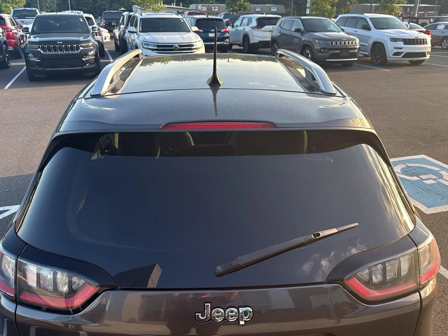 Used 2019 Granite Crystal Metallic Clearcoat Jeep Limited image 17