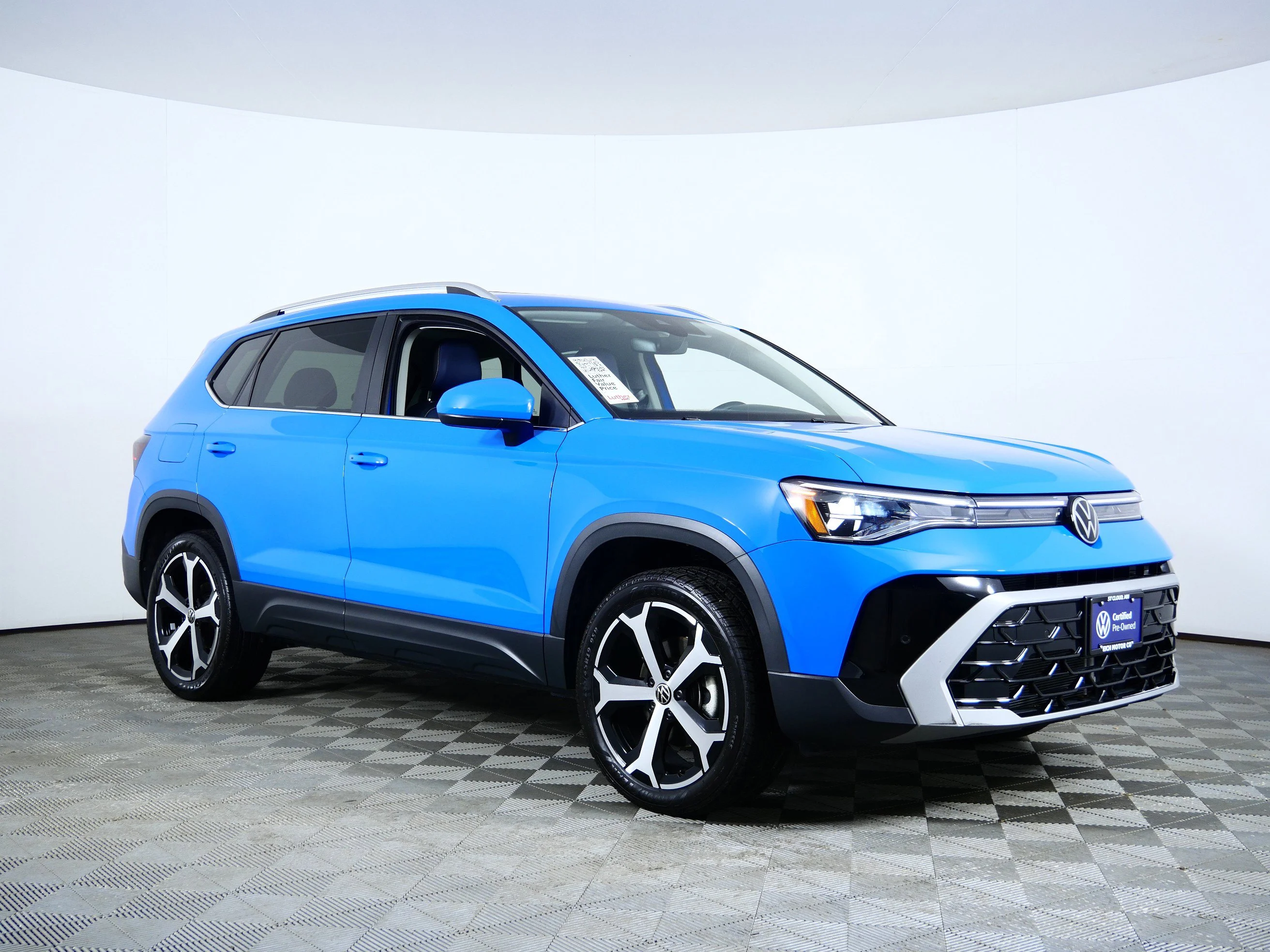 2025 Volkswagen Taos 1.5T SEL 4Motion's photo