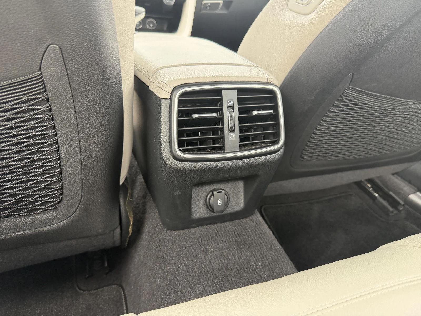 Used 2023 Makalu Gray Genesis 2.0T image 9