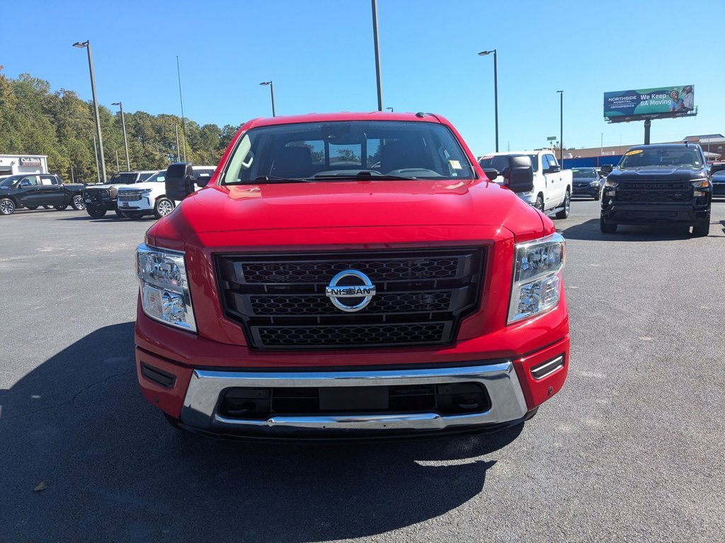 2021 Nissan Titan Crew Cab photo 2