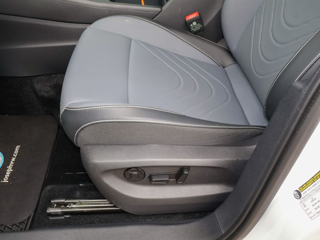 New 2026 White Volkswagen 2.0T SE R-Line Black image 13