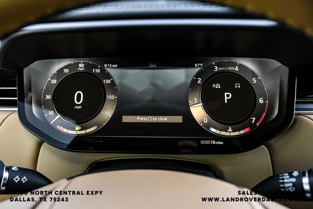 New 2026 Fuji White Land Rover Dynamic SE image 18