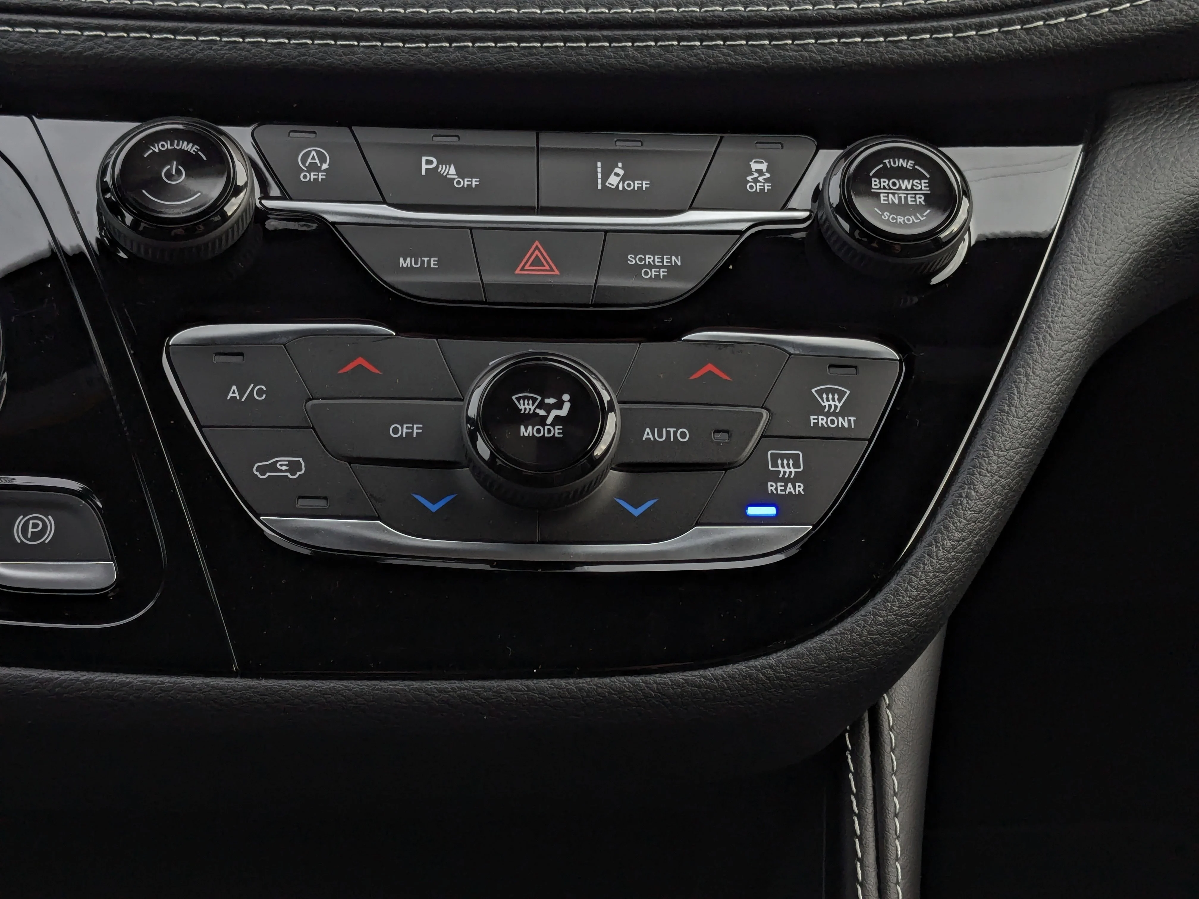 New 2026 Black Chrysler Limited AWD - - 360 Camera - Vented Seats - AWD System - Remote Start & tons more! image 24