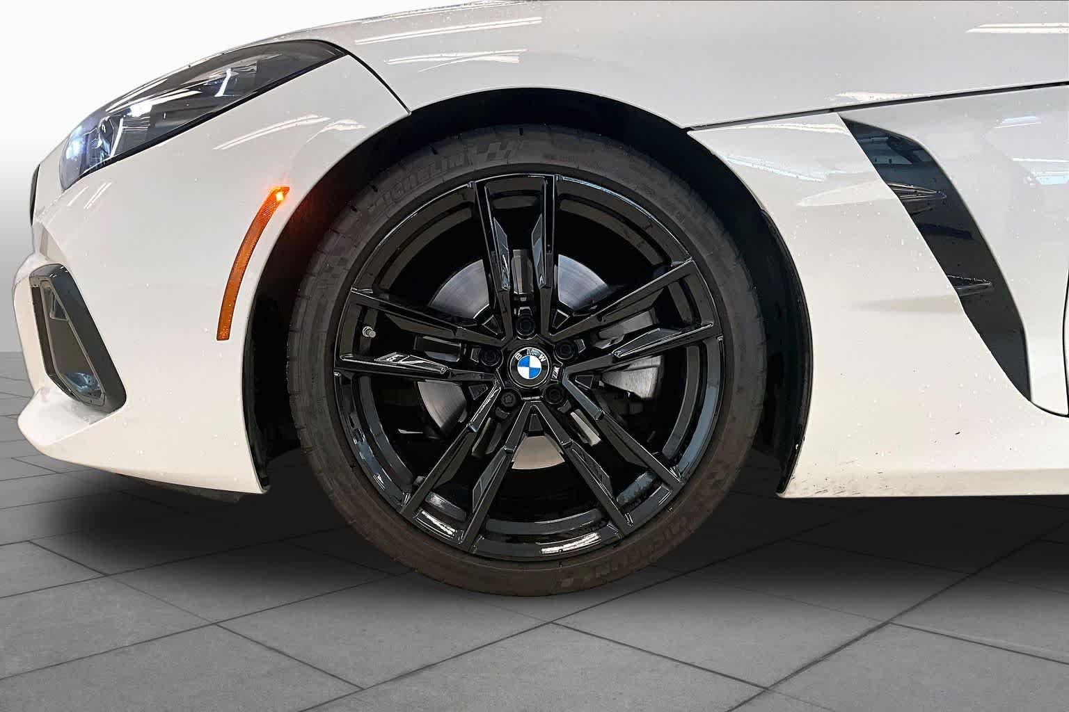 Used 2023 Alpine White BMW sDrive30i image 10