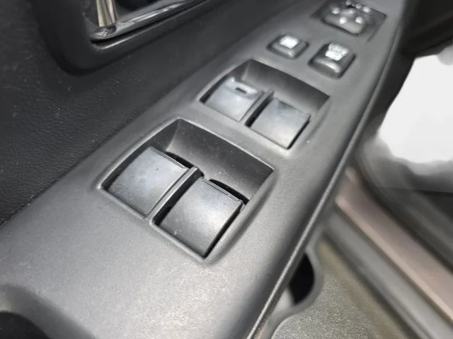 Used 2016 Black Mitsubishi ES image 24