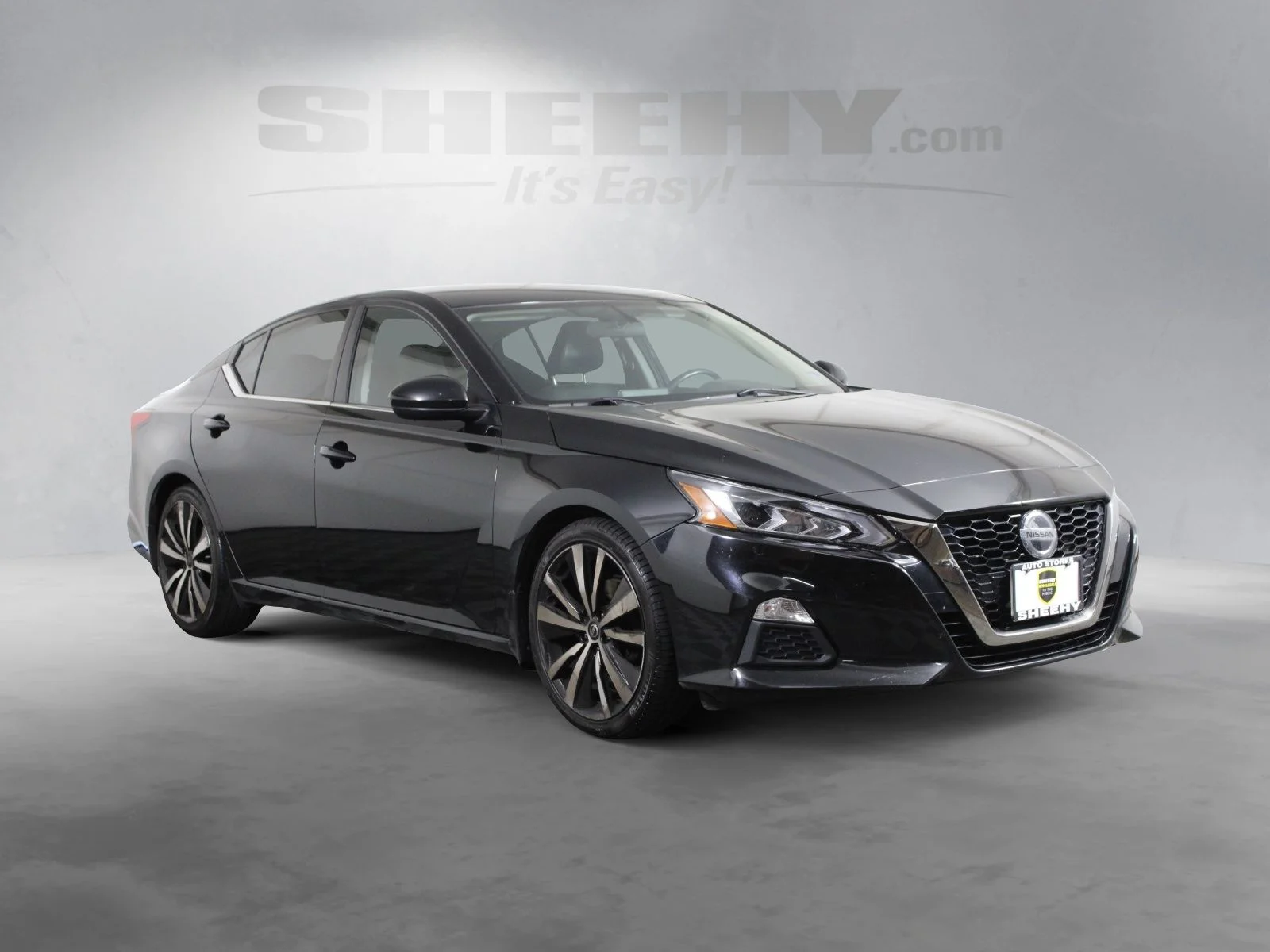 Used 2019 Black Nissan 2.5 SR image 2