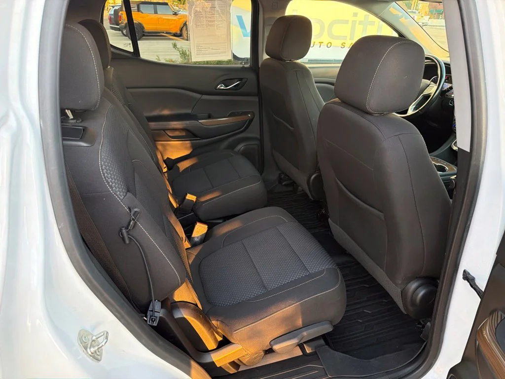 Used 2020 White GMC SLE image 19