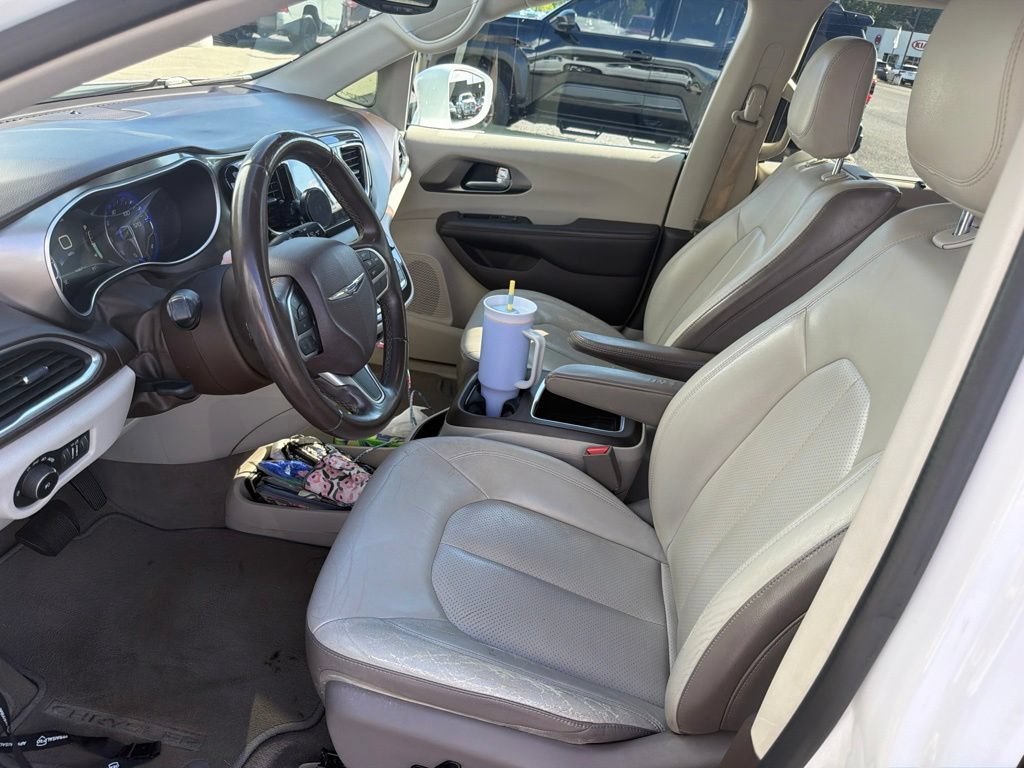 Used 2017 Bright White Clearcoat Chrysler Touring-L Plus image 11
