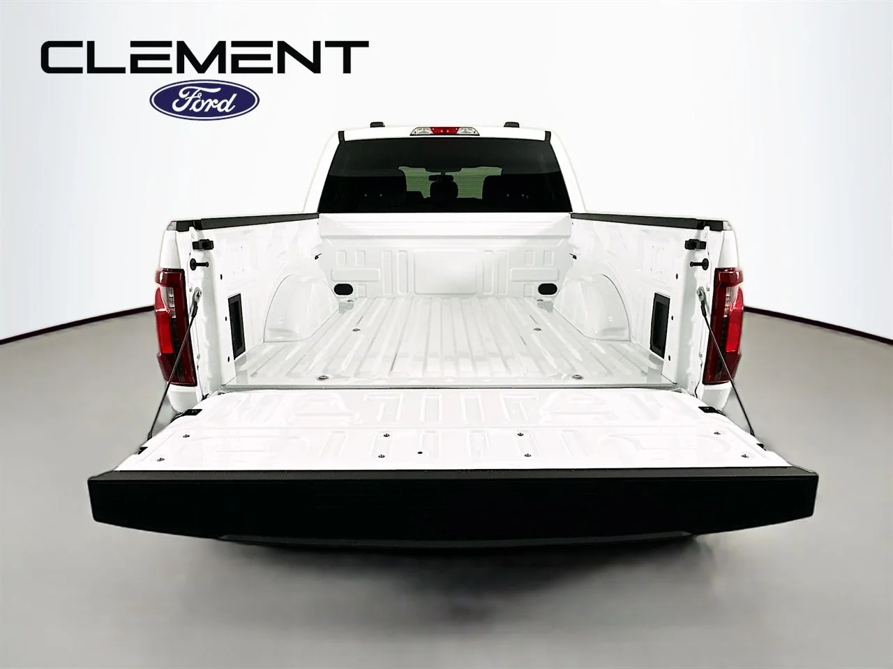 New 2026 Oxford White Ford XLT image 10