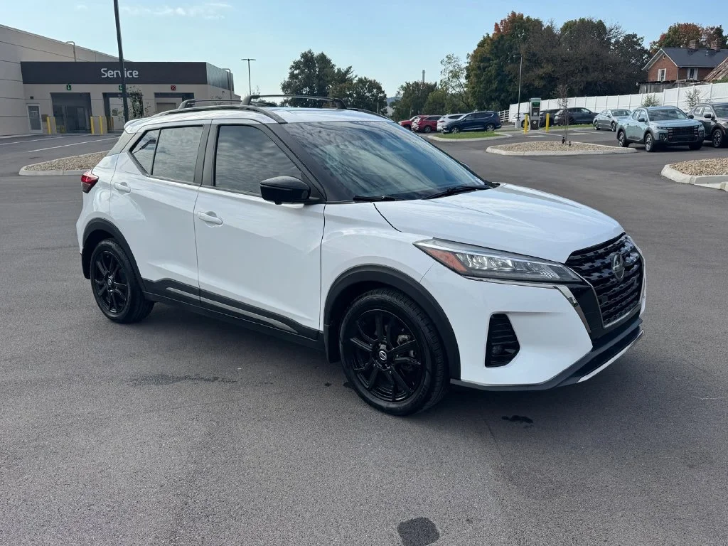 Used 2021 White Nissan SR image 2