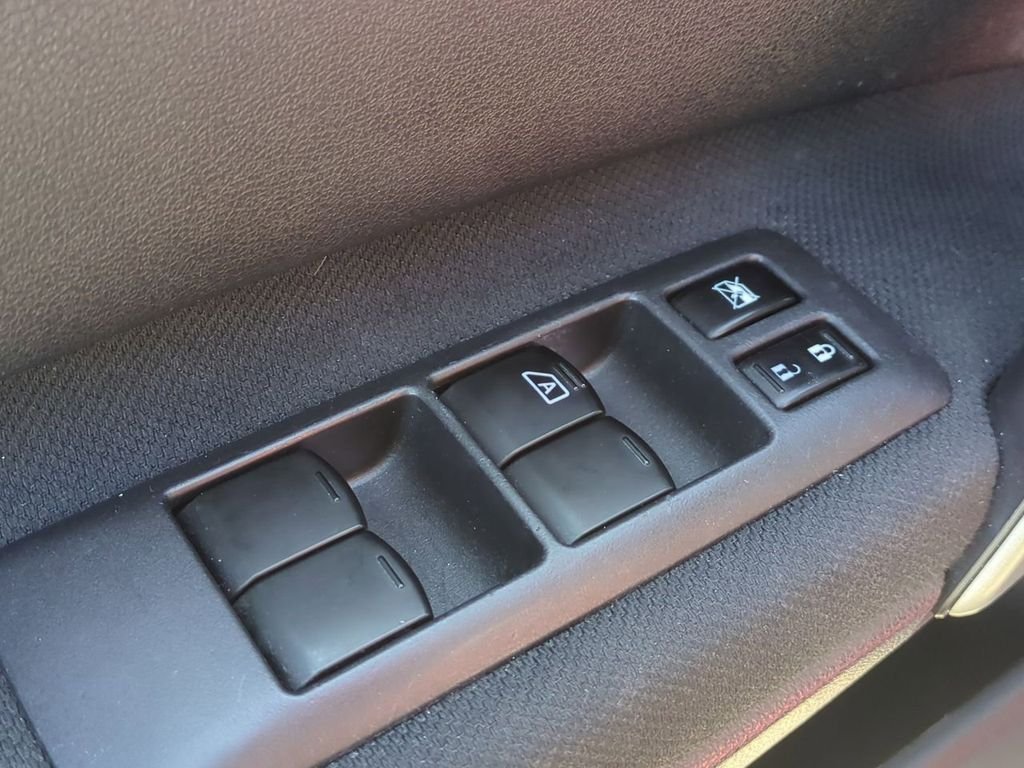 Used 2010 Red Nissan SL image 12