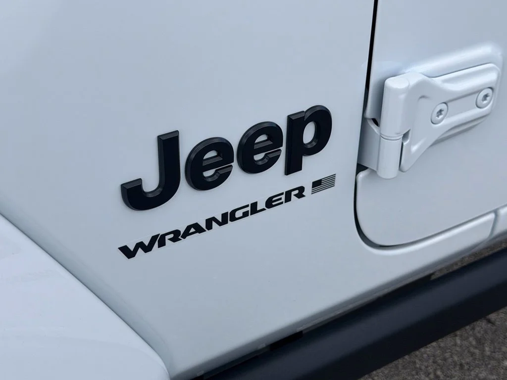 New 2027 Bright White Clear-Coat Paint Jeep Moab 392 image 31