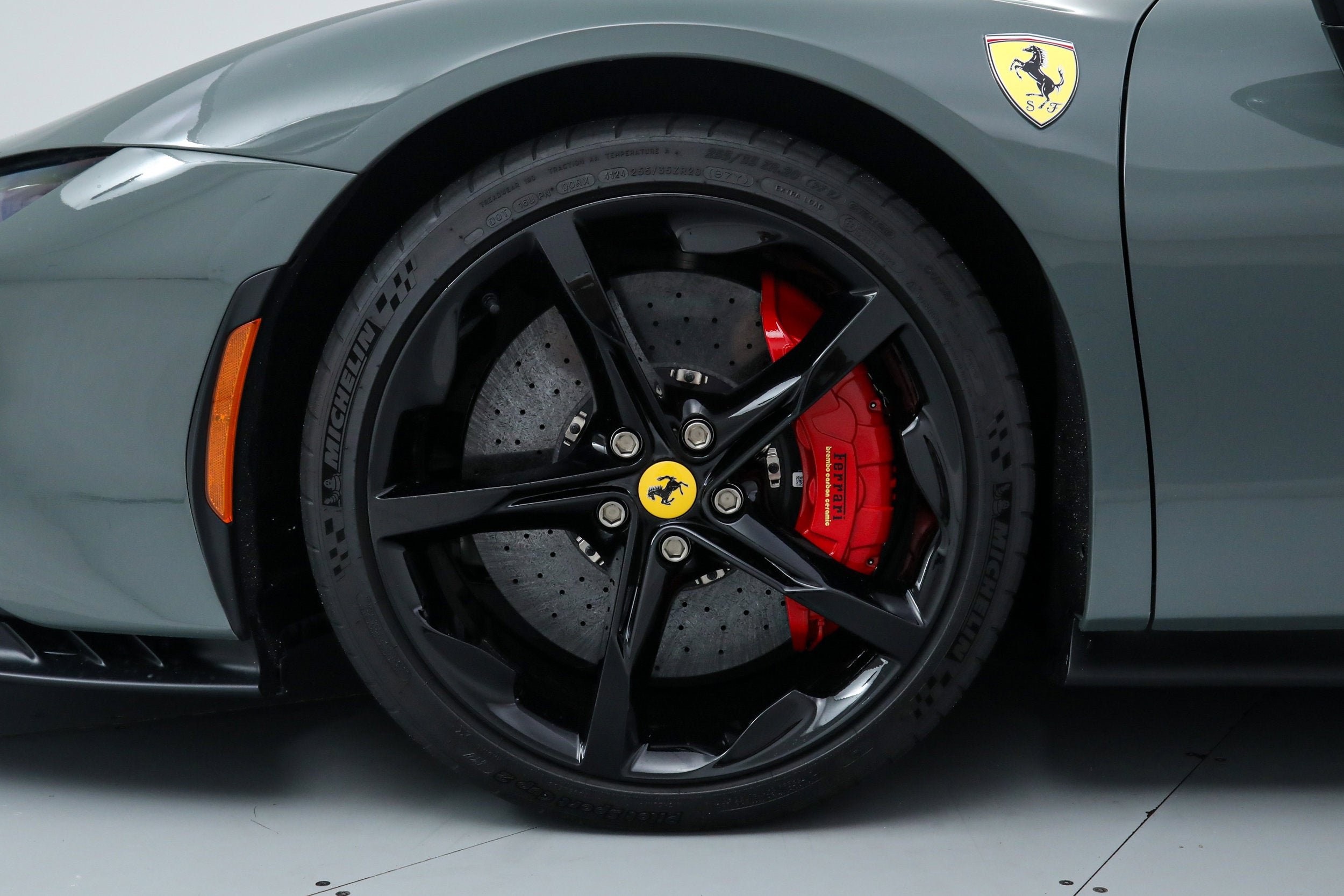 Certified Used 2025 Grigio Medio Ferrari  image 40