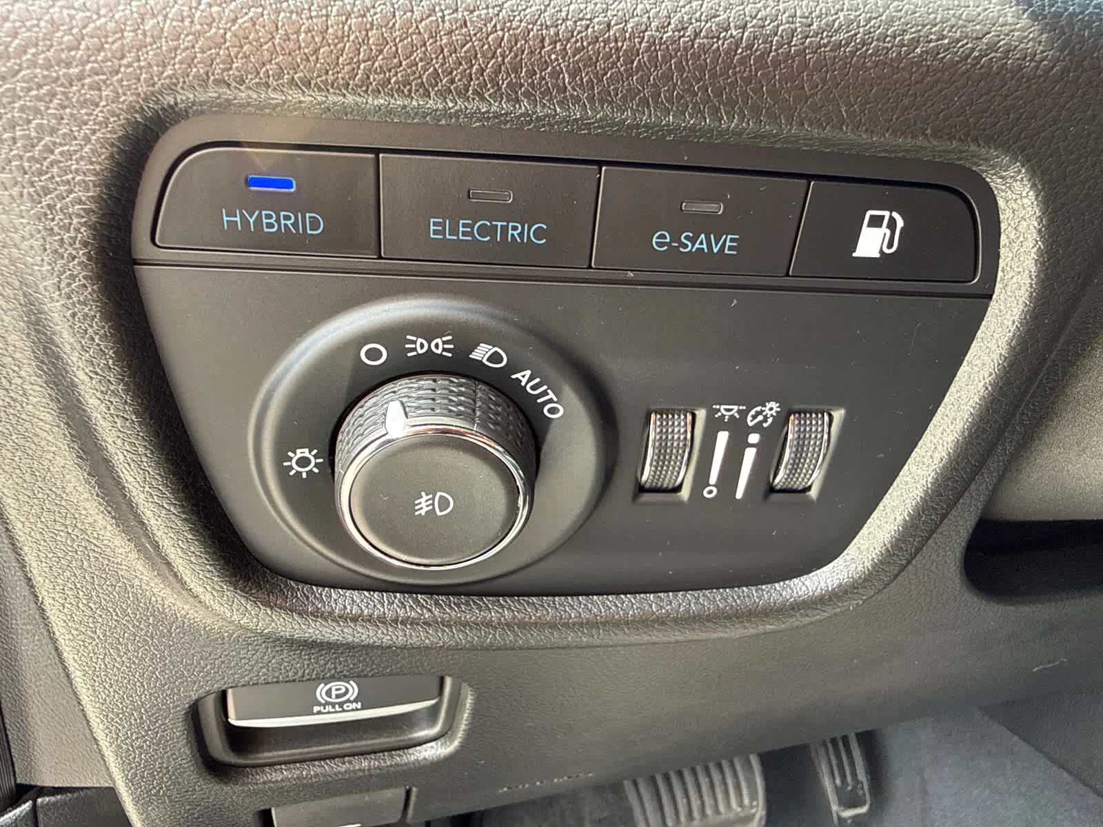 Used 2023 Rocky Mountain Pearlcoat Jeep Overland image 13