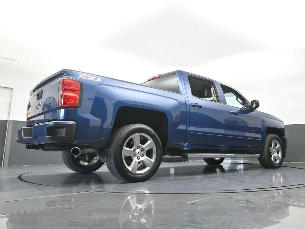 Used 2016 Deep Ocean Blue Metallic Chevrolet LT image 46