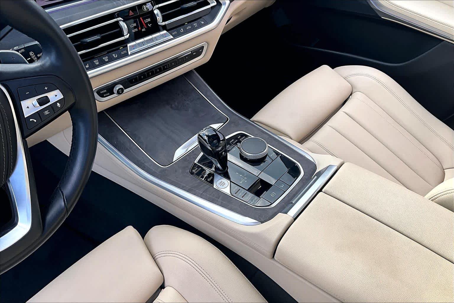 Used 2019 Alpine White BMW xDrive40i image 16