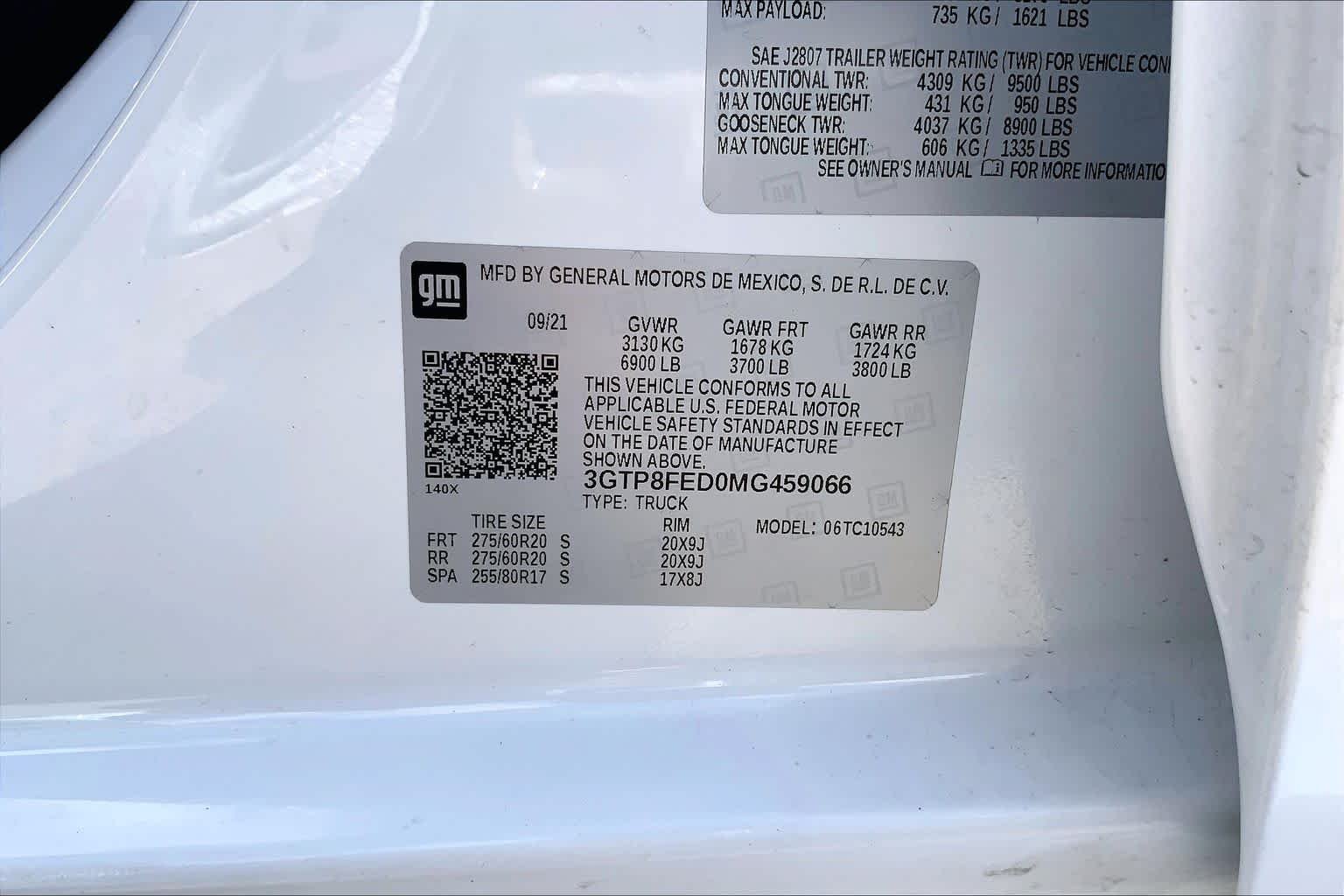 Used 2021 White Frost Tricoat GMC Denali image 36