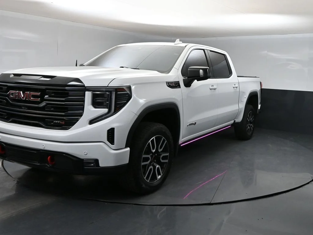 Used 2025 White GMC AT4 image 5
