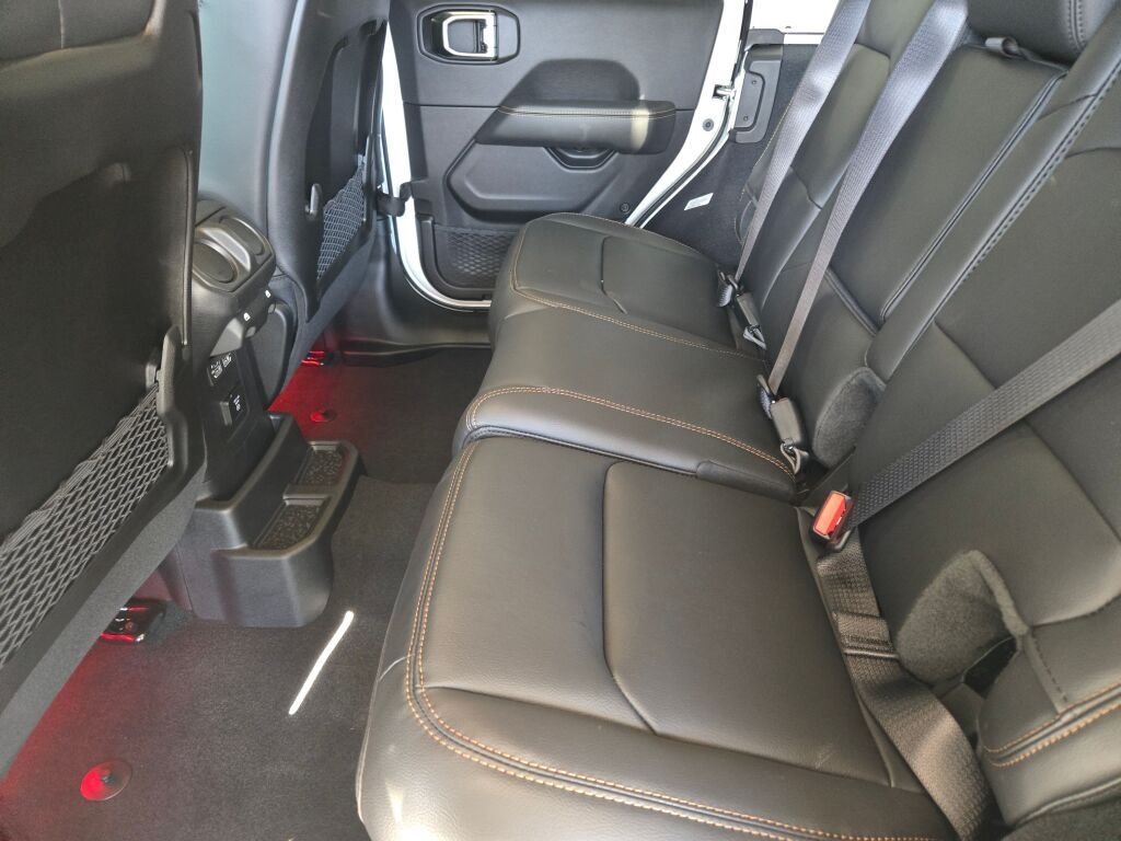 2026 Jeep Wrangler 4-Door Sahara - Photo 18