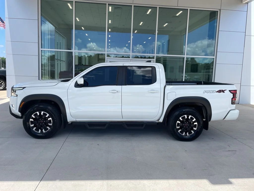 Used 2023 White Nissan PRO-4X image 3