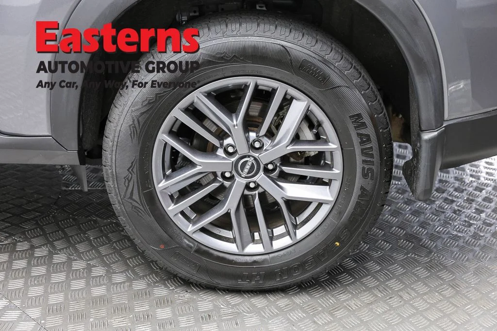 Used 2024 Gray Nissan S image 8