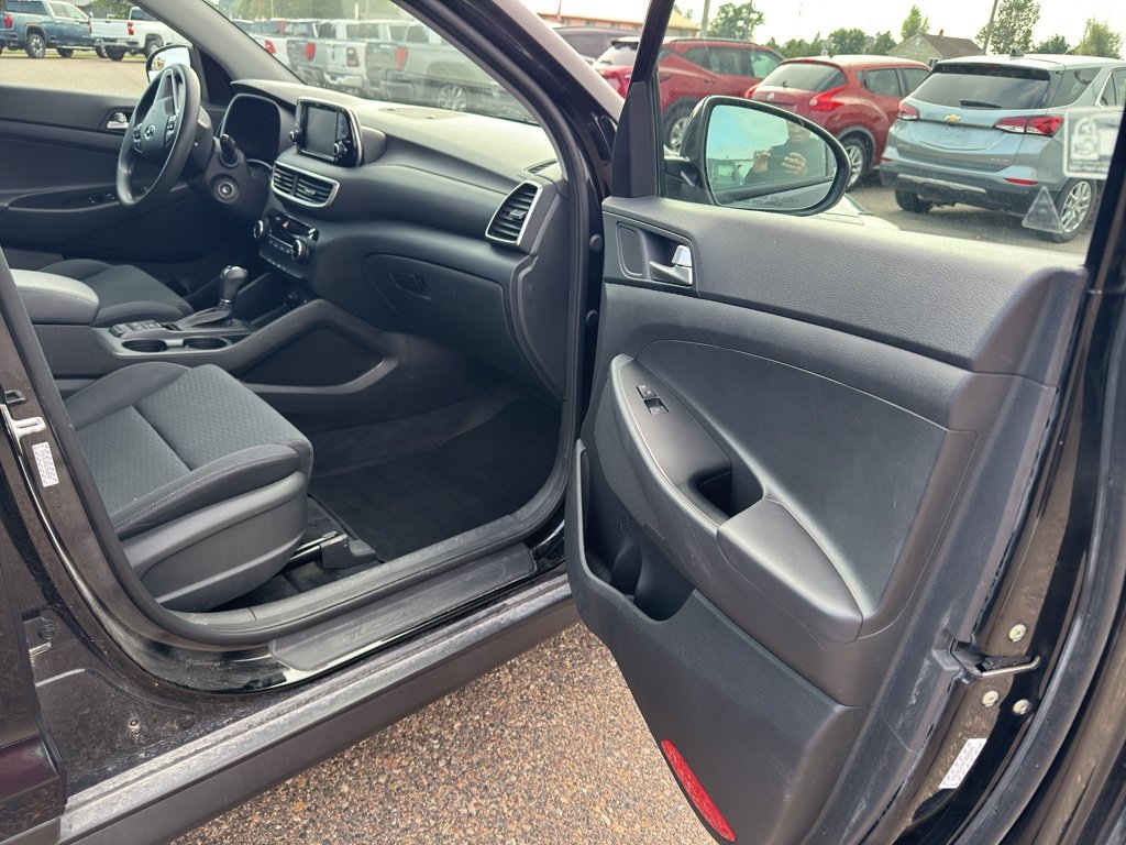 Used 2019 Black Noir Pearl Hyundai SE image 11